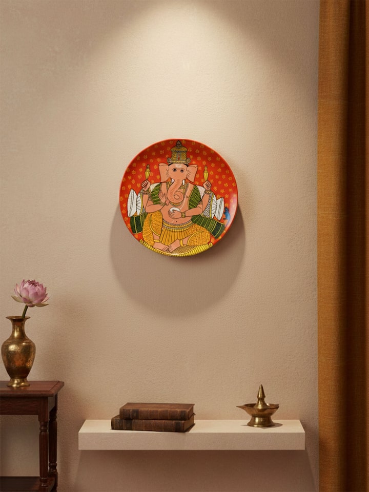 Side view of the Ganesha Cheriyal Display Plate