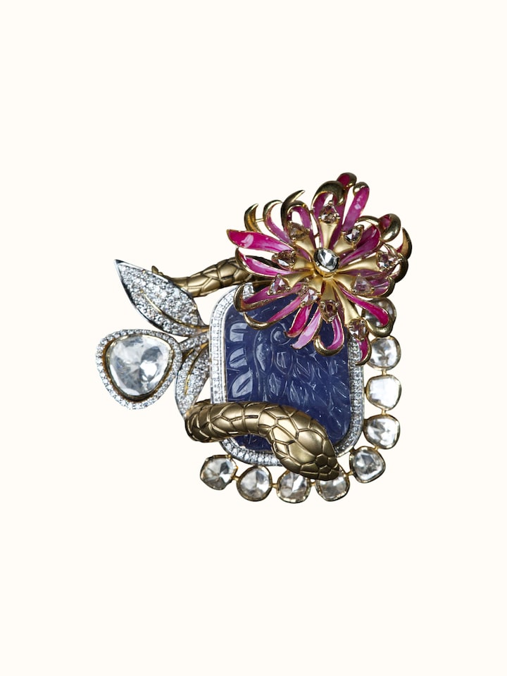 front view of open-setting 14 karat ring with modern design