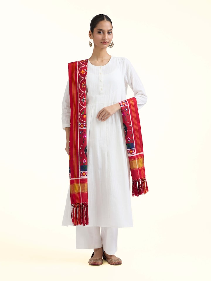 Front view of Patan Patola Handloom Silk Dupatta showcasing its traditional craftsmanship and design