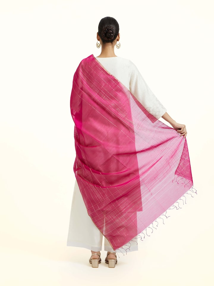 Back view of the Pink Cotton Silk Maheshwari Handloom Dupatta