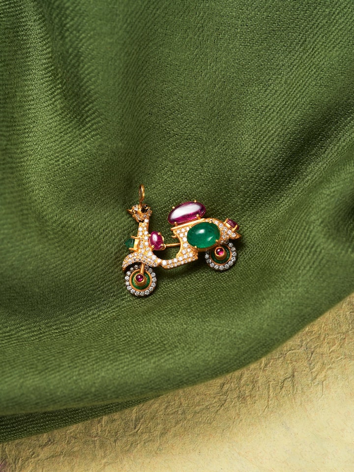 lifestyle view of 14 karat gold brooch pin
