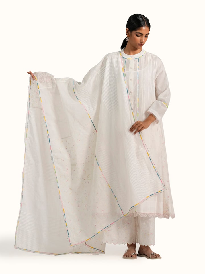 Side view of the Off-white Cotton Silk Handloom Patchwork Embroidered Dupatta