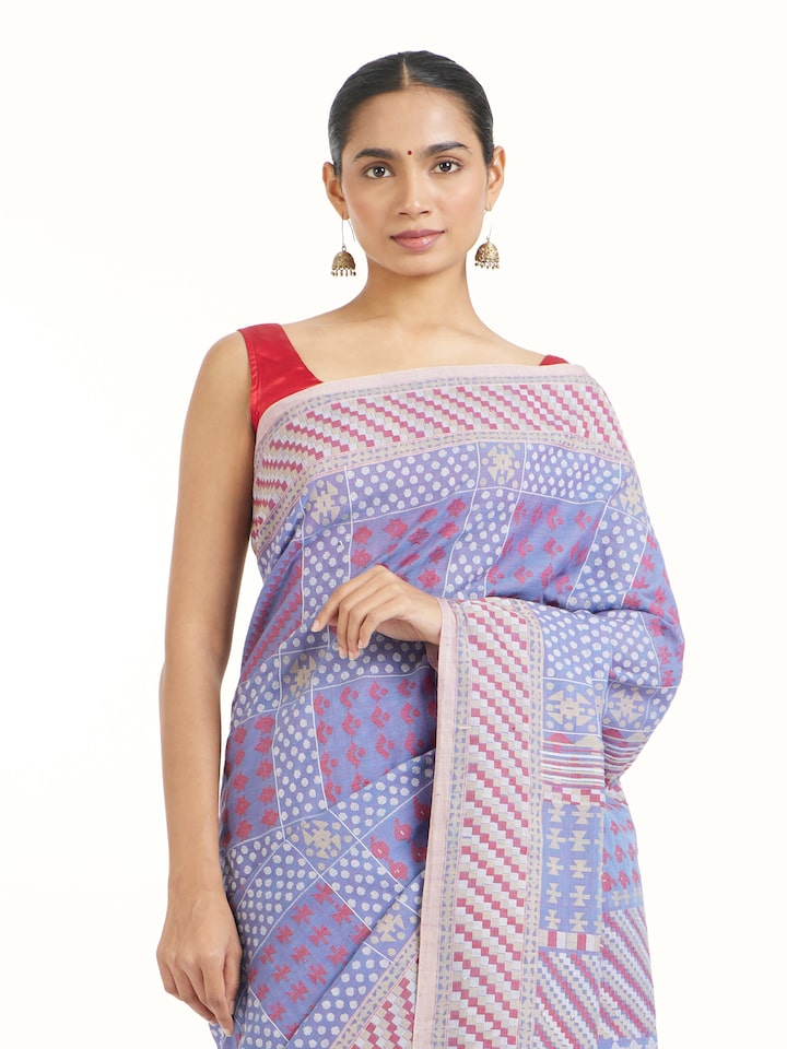 Angled view of beige cotton Bengal Jamdani saree highlighting jamdani weaving patterns
