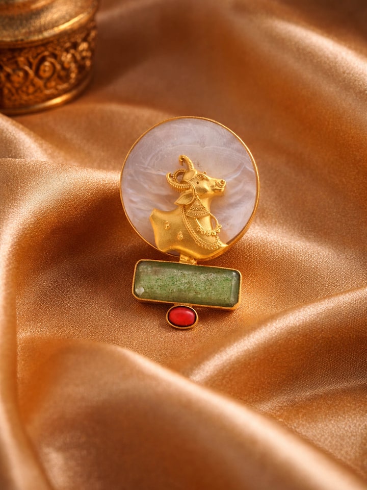 Alternative lifestyle view of the Silver Smithing Ring