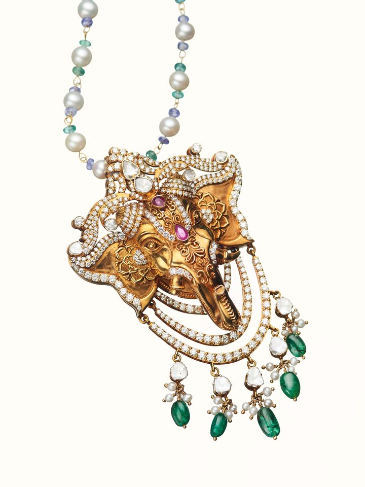 Angled view of the Open Setting 18 Karat Gold Brooch