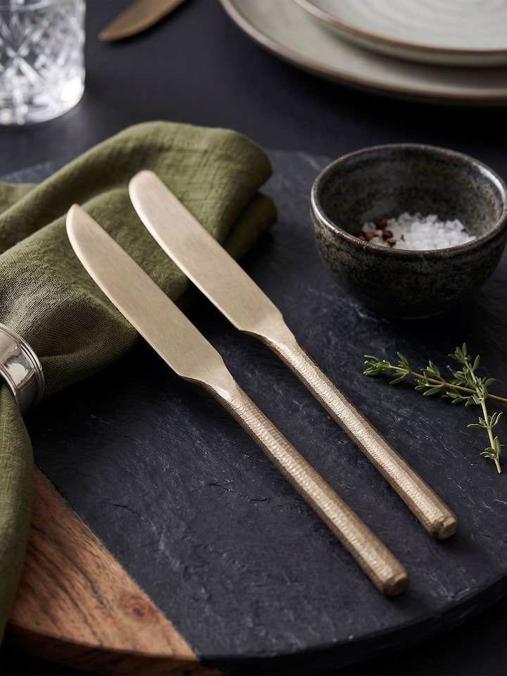 Side view of the Bell Metal Dinner Knife