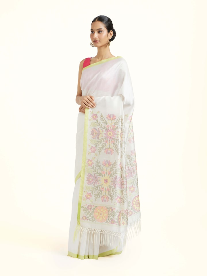 Side view of White Silk Jamdani Handloom Saree highlighting the woven border detailing