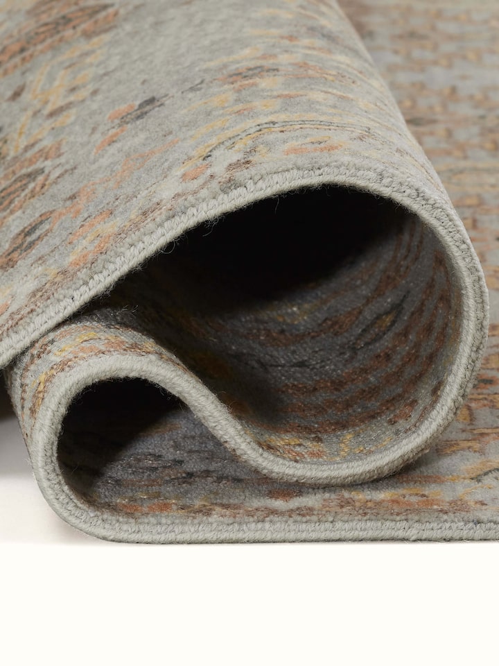Distressed Transitional Silver Agra Wool & Viscose Hand-Knotted Carpet