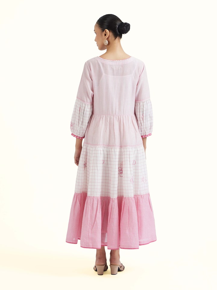 Back view of Off white Bengal Handloom Dress emphasizing the overall design and fine details