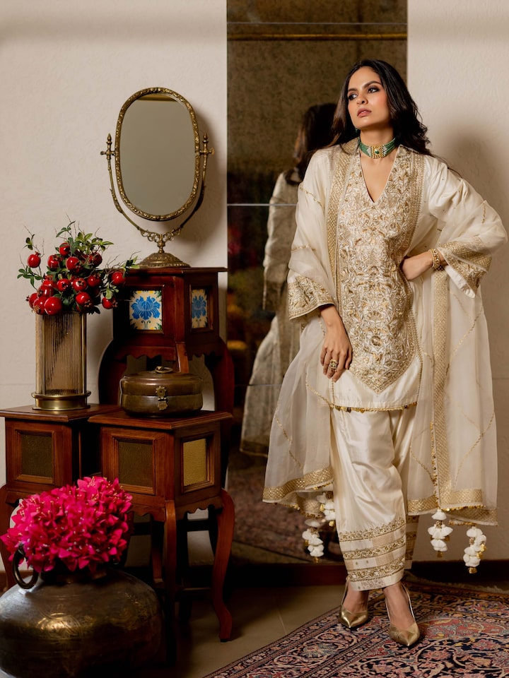 Draped detail view of the Off-white Silk Leheriya Embroidered Organza Dupatta