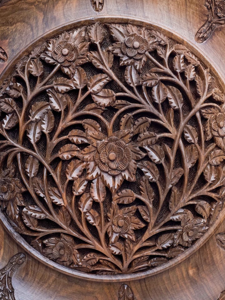 Left-side view of the Gulistan Walnut Wood Display Plate