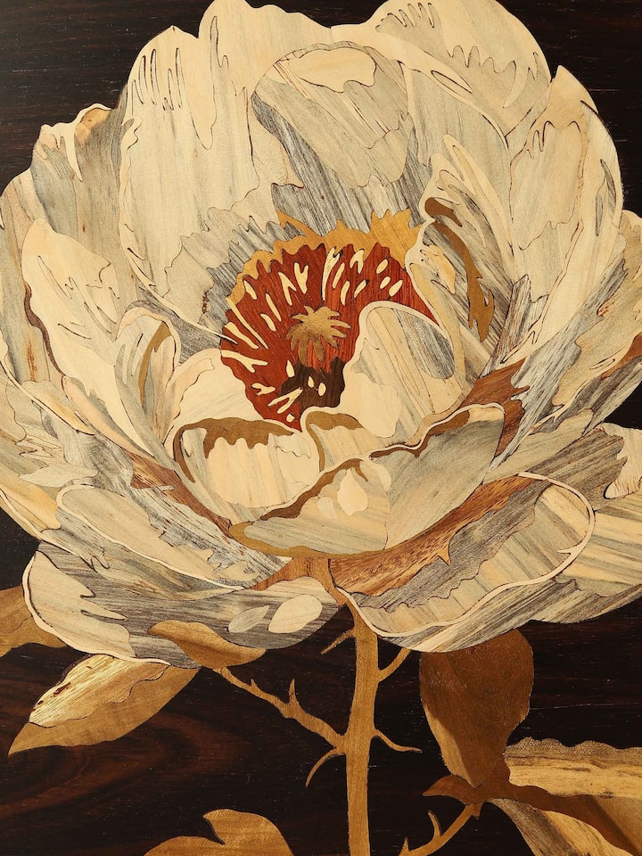 Detail view of the Flower Mysore Rosewood Inlay