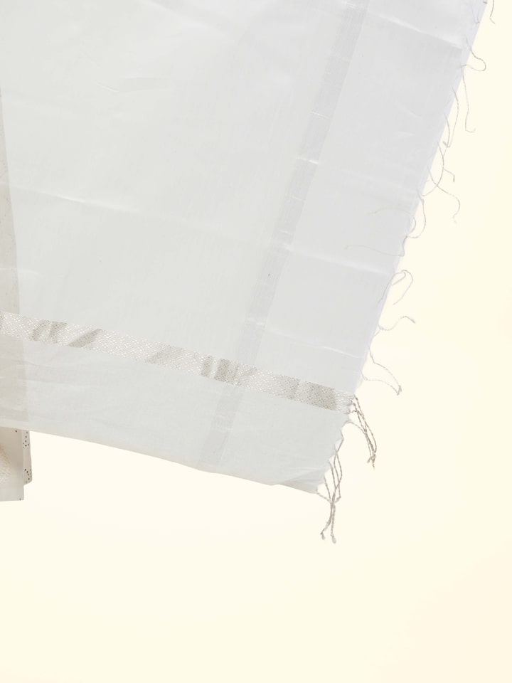 Detail view of the Off-white Cotton Silk Handloom Zari Dupatta