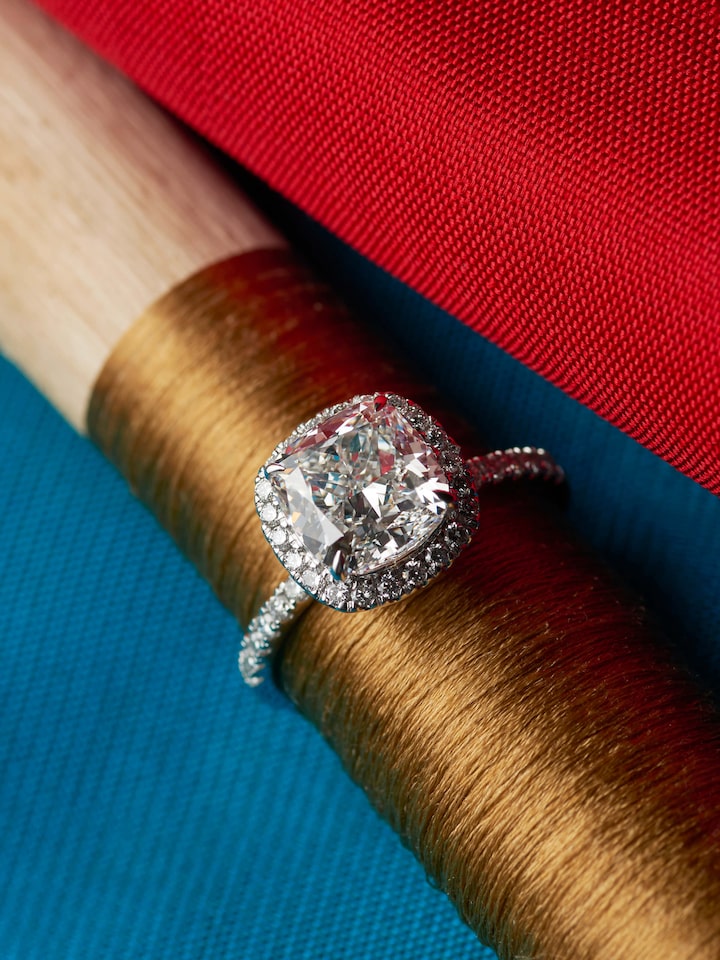 detail view of open setting 14 karat gold ring band