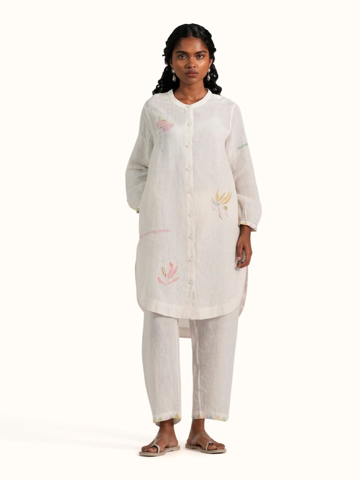 Front view of the Off-white Linen Handloom Co-Ord Set