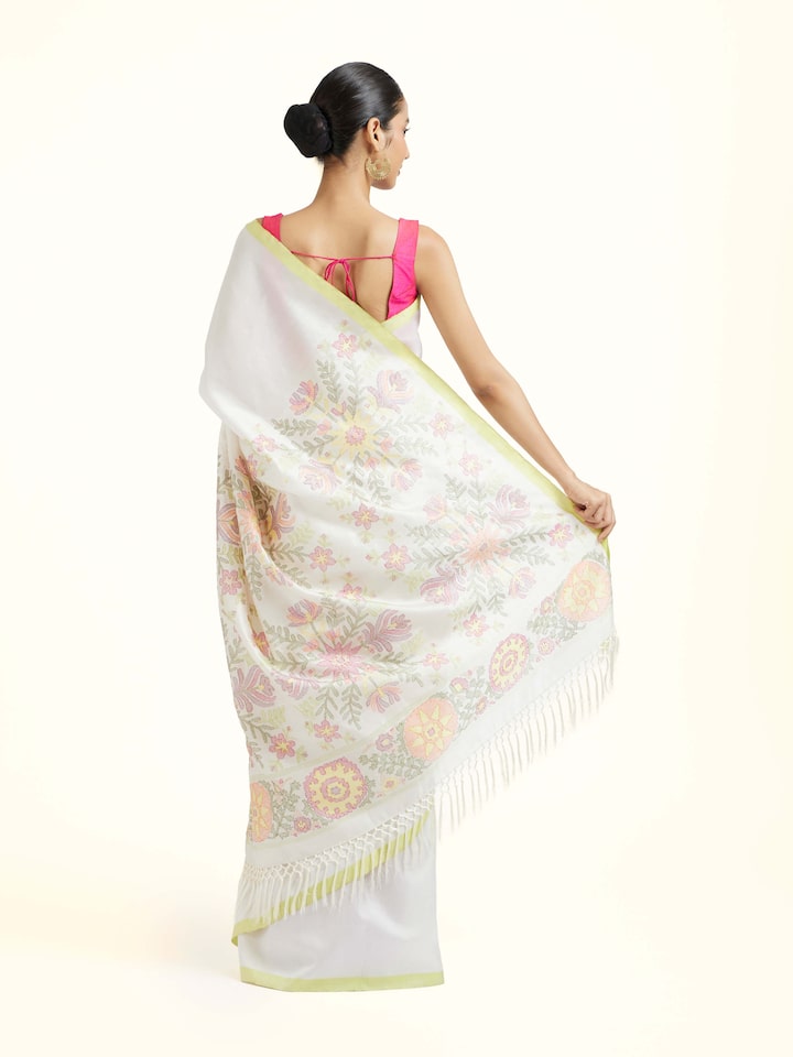 Back view of White Silk Jamdani Handloom Saree showing the pleats and finish