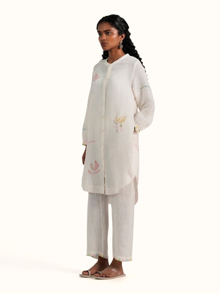 Angled view of the Off-white Linen Handloom Co-Ord Set