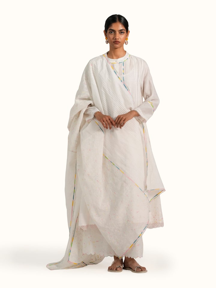 Front view of the Off-white Cotton Silk Handloom Patchwork Embroidered Dupatta