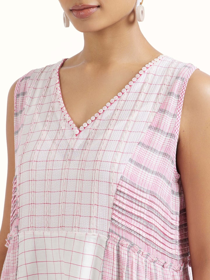 Detailed view of Off white Bengal Handloom Dress focusing on the fine craftsmanship and texture