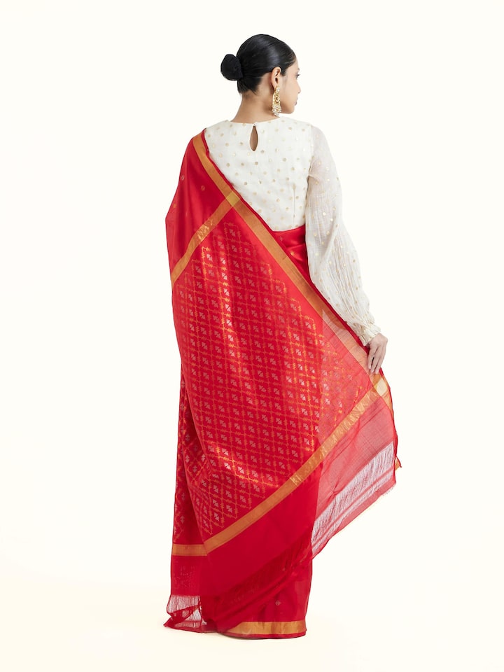 Back view of red mulberry silk Uppada Jamdani saree displaying pallu design