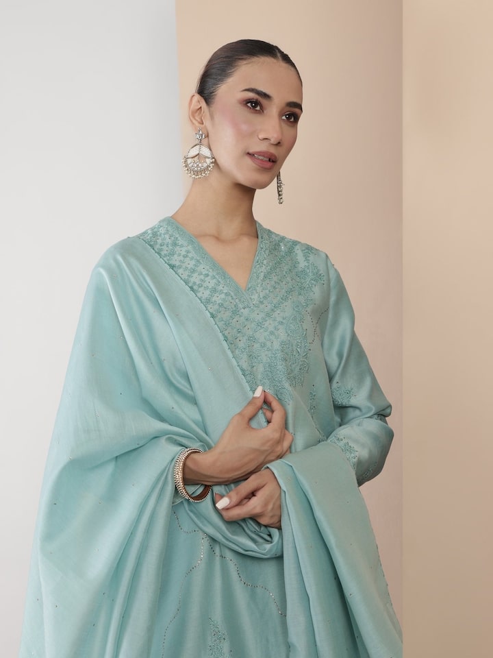 Alternate lifestyle view capturing flowing dupatta and Chikankari details.