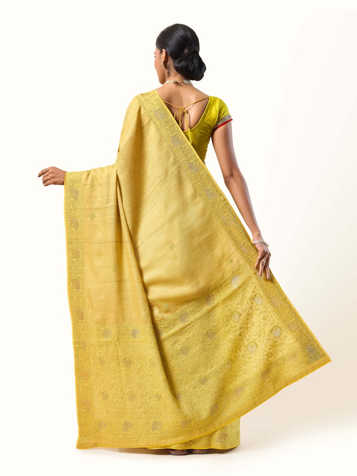 Back view revealing the smooth finish, making it ideal for weddings and special occasions.