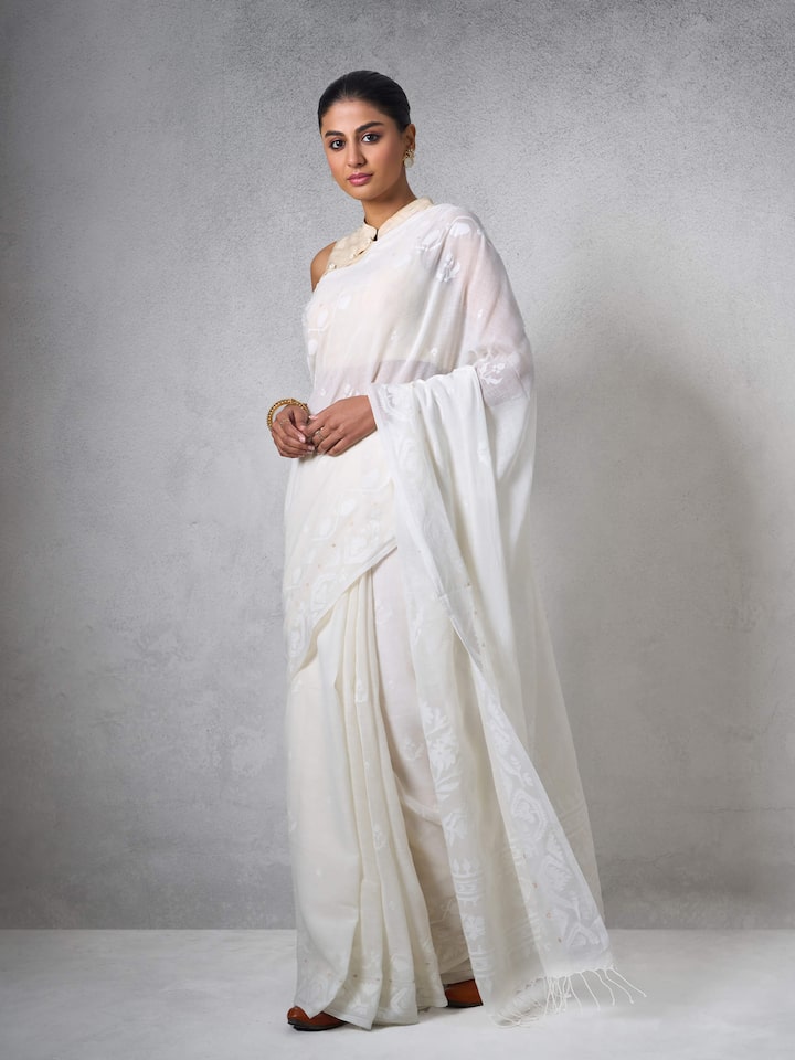 Lifestyle view of Jamdani saree styled with contrasting blouse.