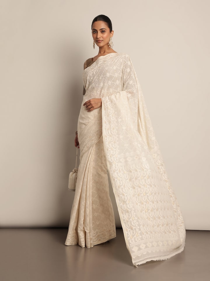 Alternate lifestyle view of Jamdani saree highlighting pallu and pleats.