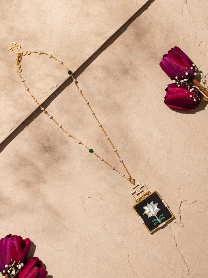 Close-up view of Pacchikari silver pendant & chain showcasing intricate silver design and craftsmanship.