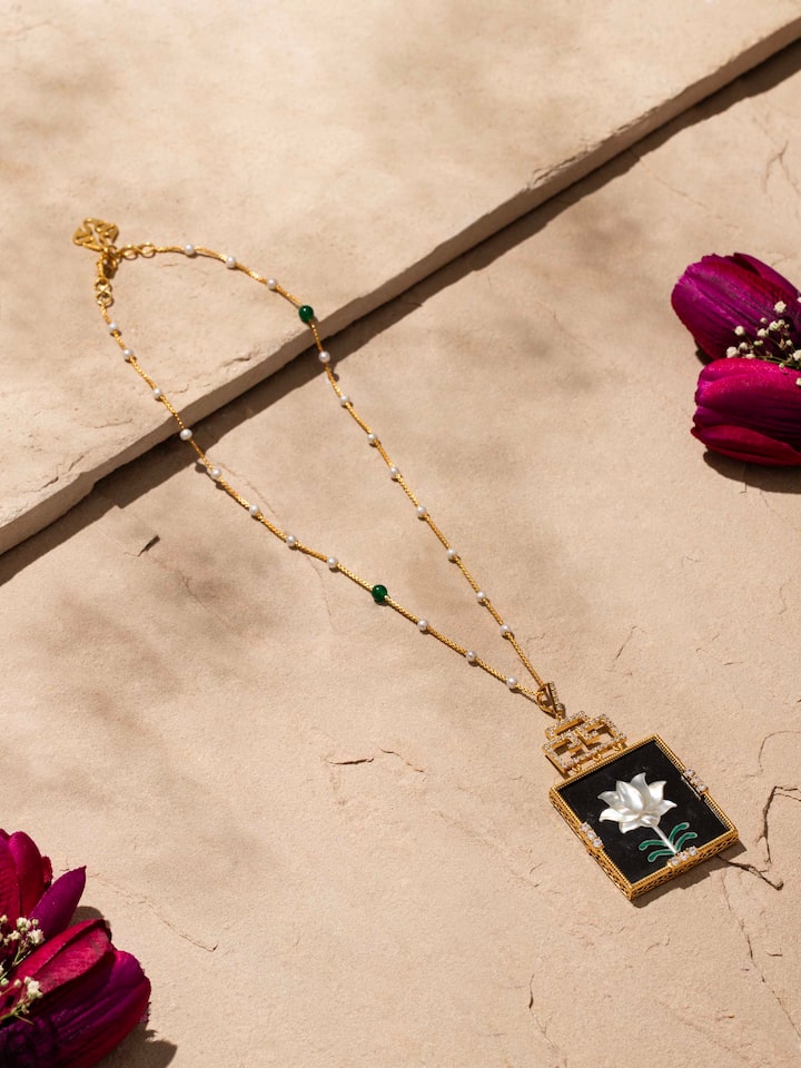Side view of Pacchikari silver pendant & chain highlighting its detailed silverwork and design.