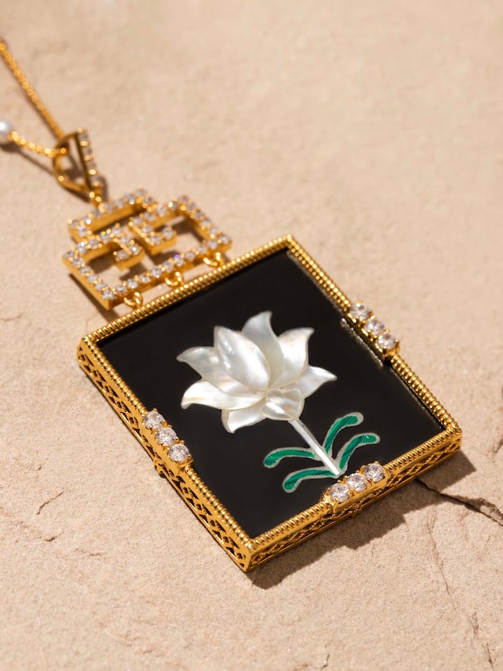 Back view of Pacchikari silver pendant & chain showing the secure clasp and overall design.