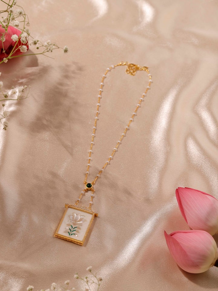 Parchinkari Silver Pendant & Chain