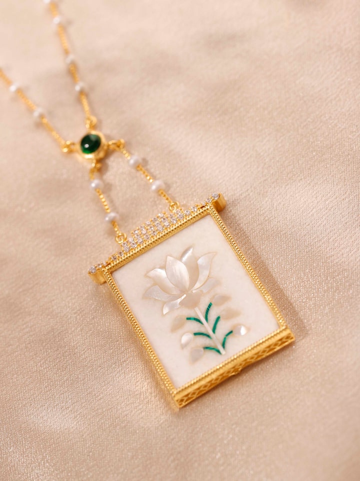 Parchinkari Silver Pendant & Chain