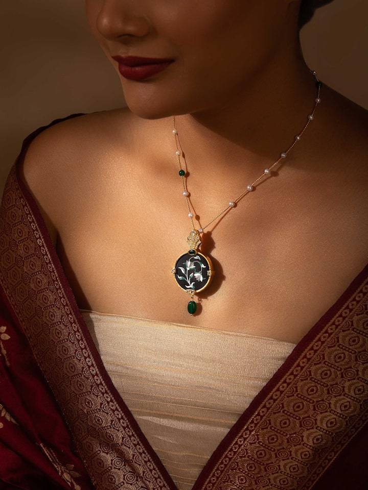 Parchinkari Silver Pendant & Chain