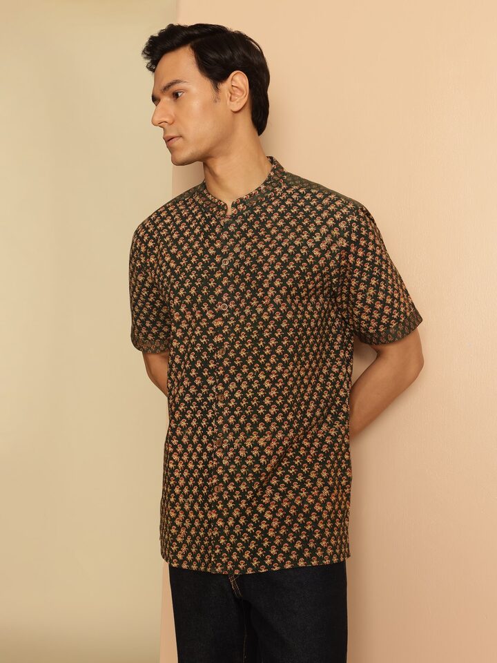 Alternate angle focusing on the subtle pattern and airy comfort of the breathable cotton fabric.