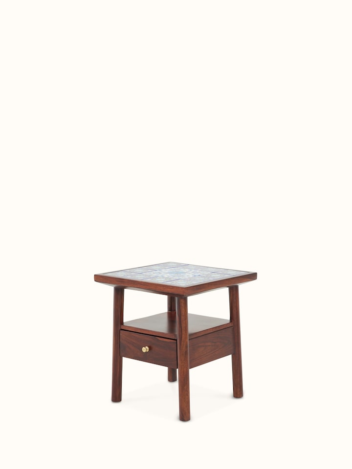 Angled view of Sheesham wood and blue pottery side table, emphasizing the blend of wood and ceramic craftsmanship.