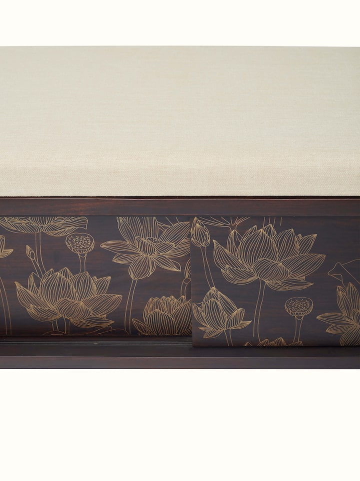 Another detailed view of Sheesham wood and brass Tarkashi bench, emphasizing the bench’s unique design elements.
