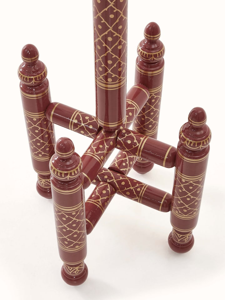 Close-up of the hooks and top portion of teak wood Sankheda maroon coat hanger, showcasing the fine craftsmanship.