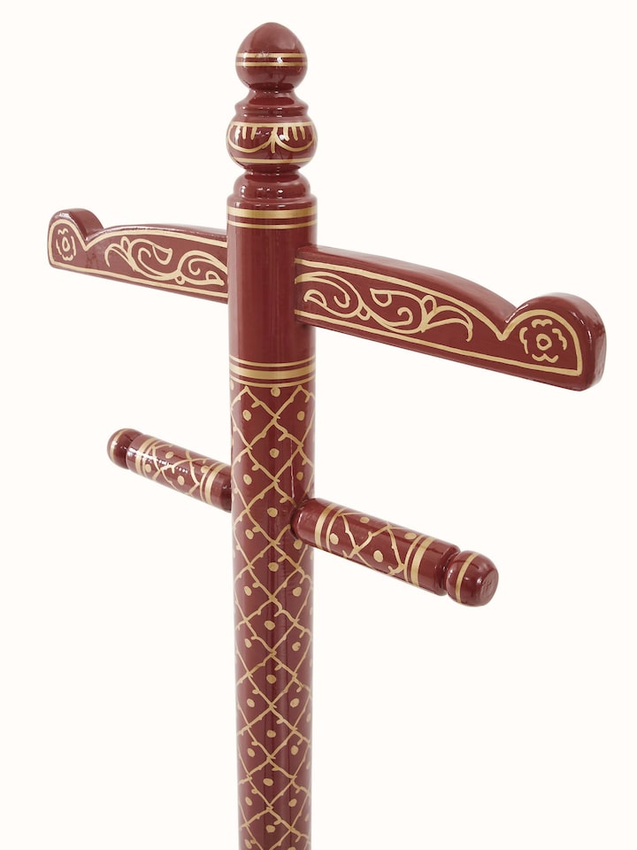 Detailed shot of the base and lower section of teak wood Sankheda maroon coat hanger, highlighting the intricate carvings.