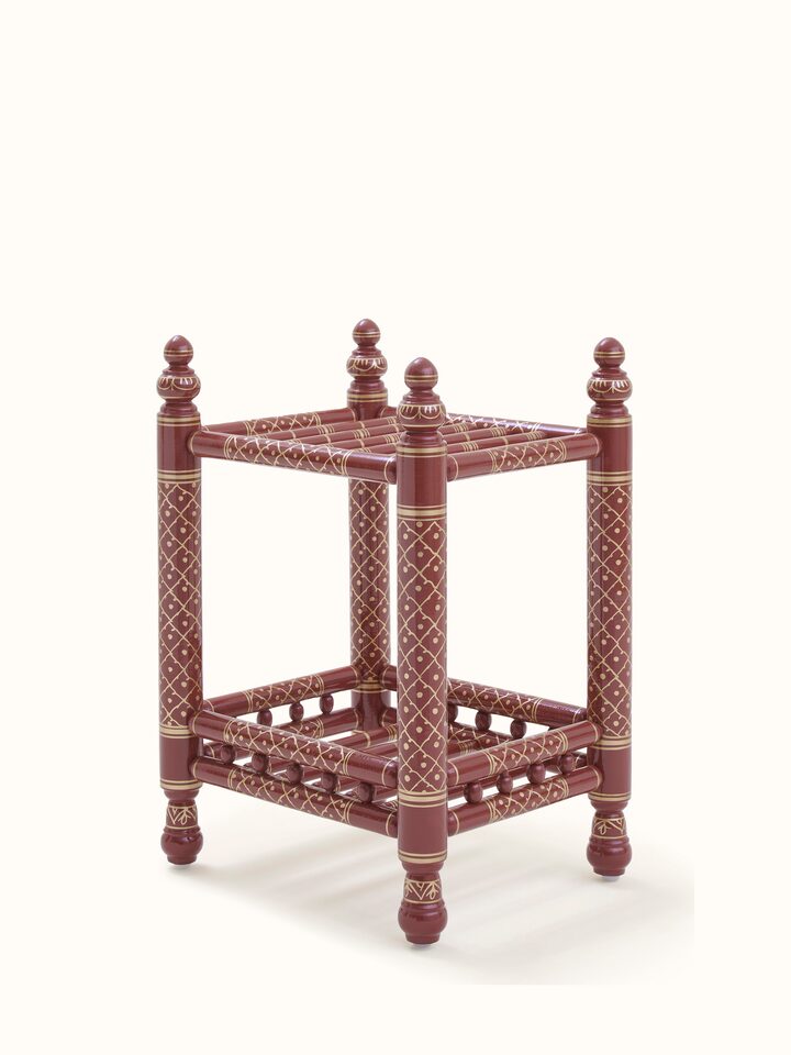 Detailed view of the teak wood Sankheda magazine rack, focusing on the craftsmanship and texture of the wood