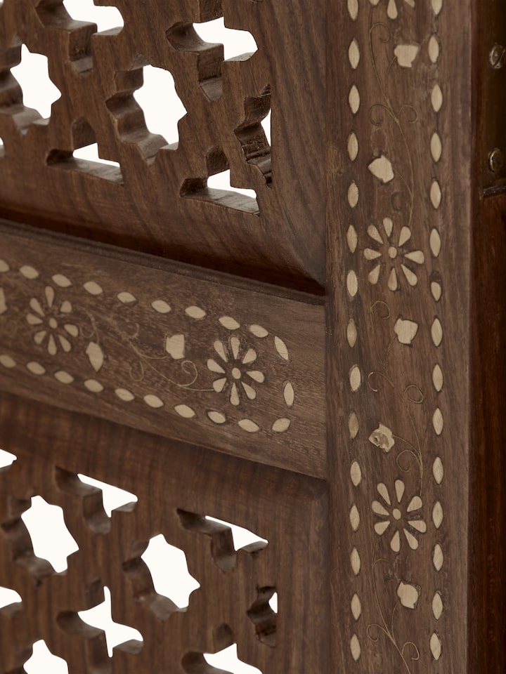 Detail view of Carved Sheesham Wood Partition Screen highlighting the woodwork and finish detail