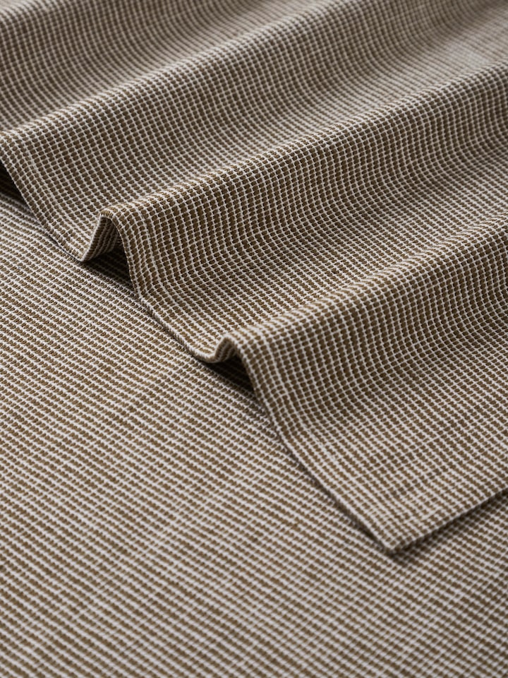Detailed view of Shikara green chambray cotton bath towel (M) highlighting its absorbency and softness
