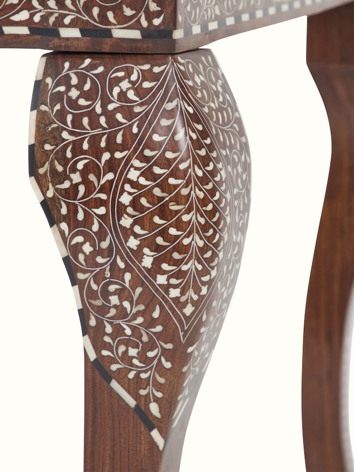 Close-up of bone inlay work on Sheesham Wood 6-Seater Dining Table, emphasizing the detailed craftsmanship