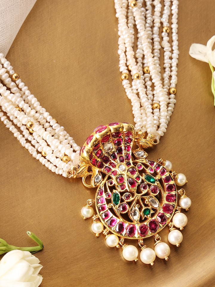 Detailed view of Kundala Velai 22 karat gold collar necklace showcasing its high-quality gold and intricate design.