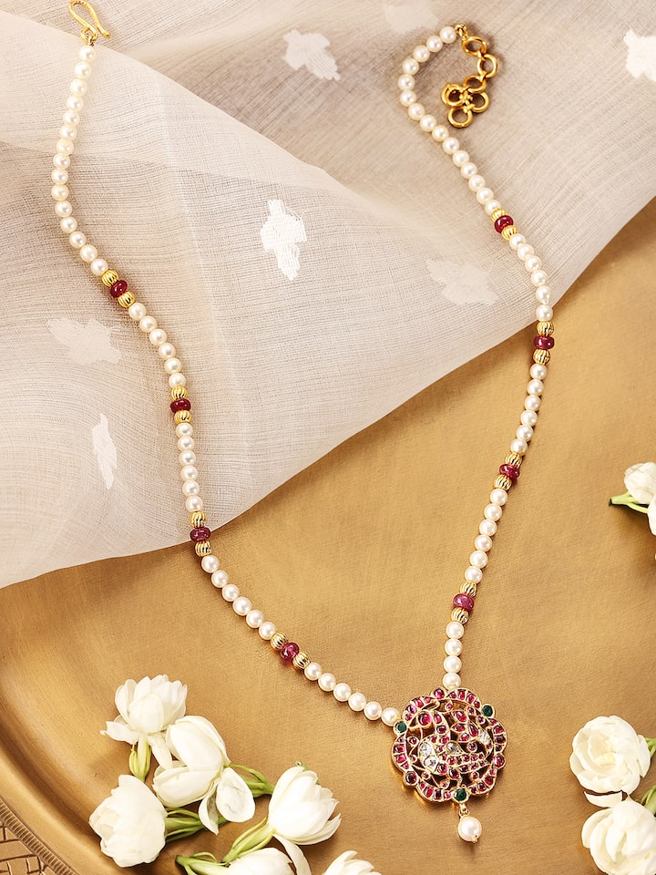 Close-up of Kundala Velai 22 Karat Gold Collar Necklace highlighting the intricate goldwork and fine detailing.