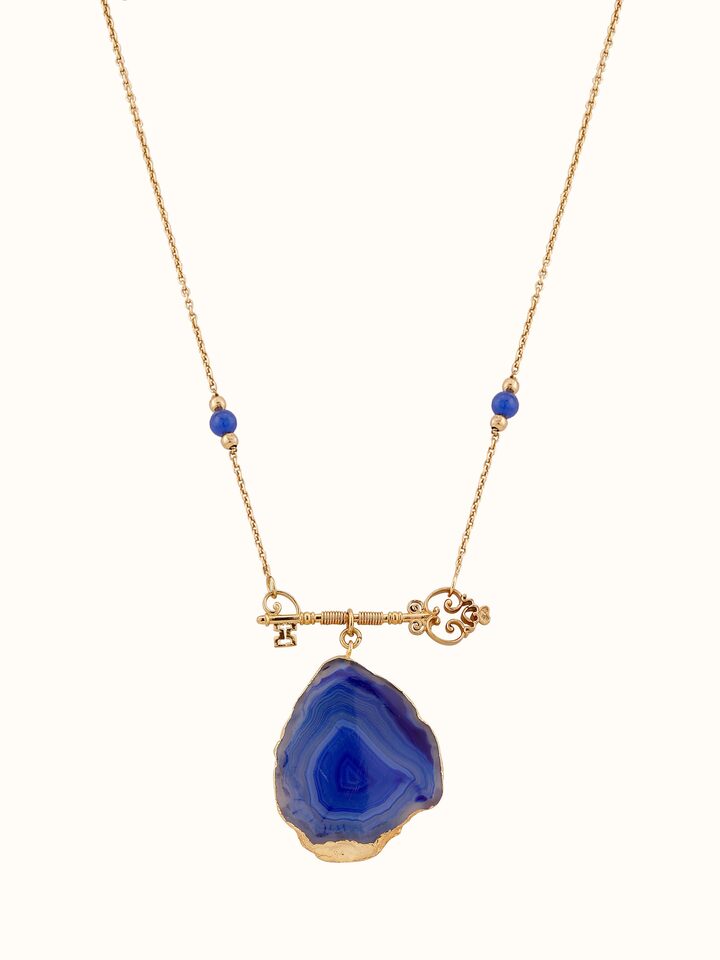 Front view of Agate long necklace featuring natural agate stones and elegant design.