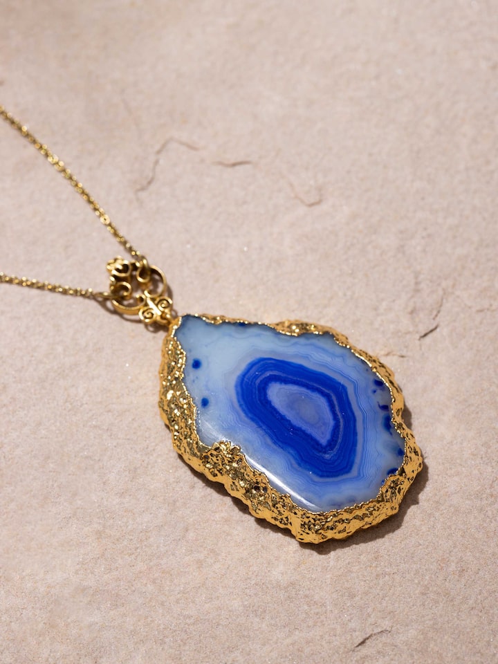 Back view of agate pendant with chain displaying the secure clasp.