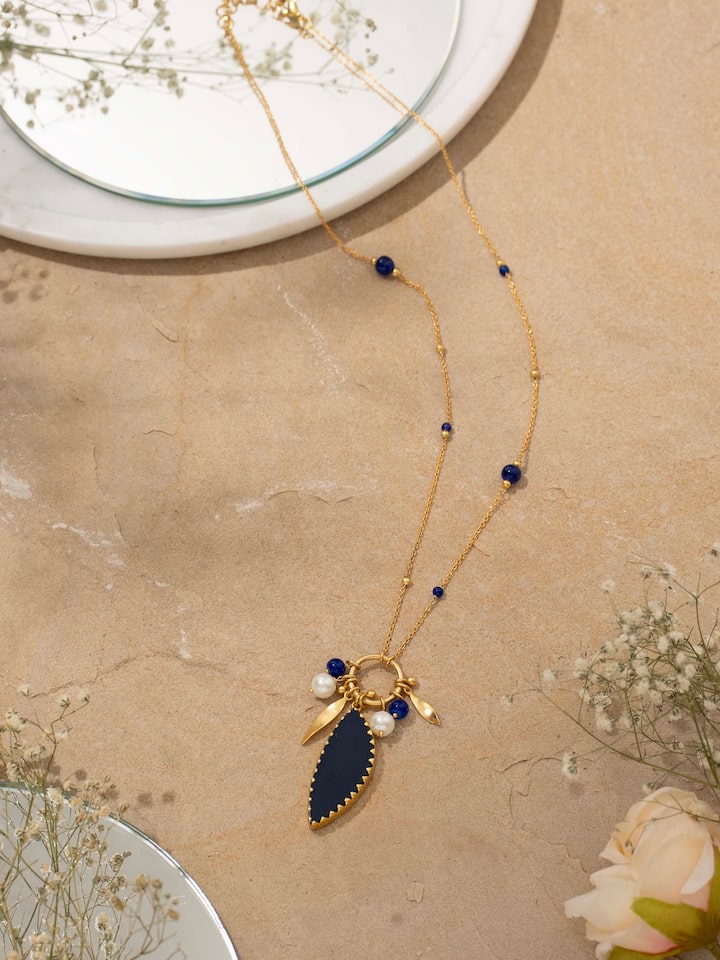Side view of Agate long necklace highlighting stone arrangement