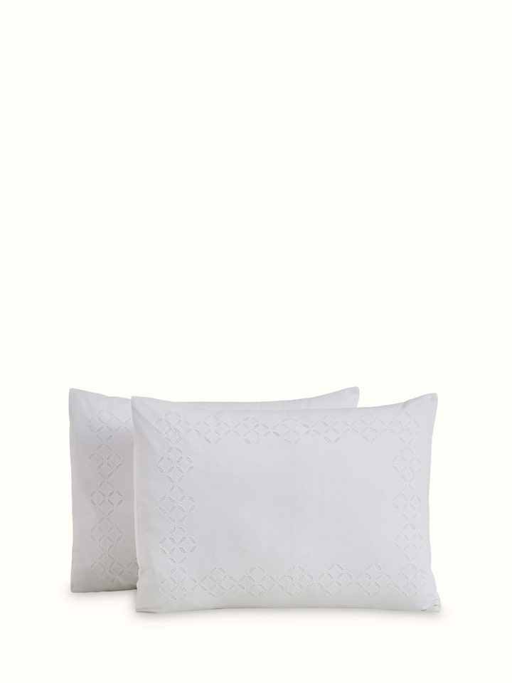 Close-up of Mandala White Medallion Cotton Appliqué King Bedspread Set (3 pcs) emphasizing the intricate medallion appliqué and cotton fabric.