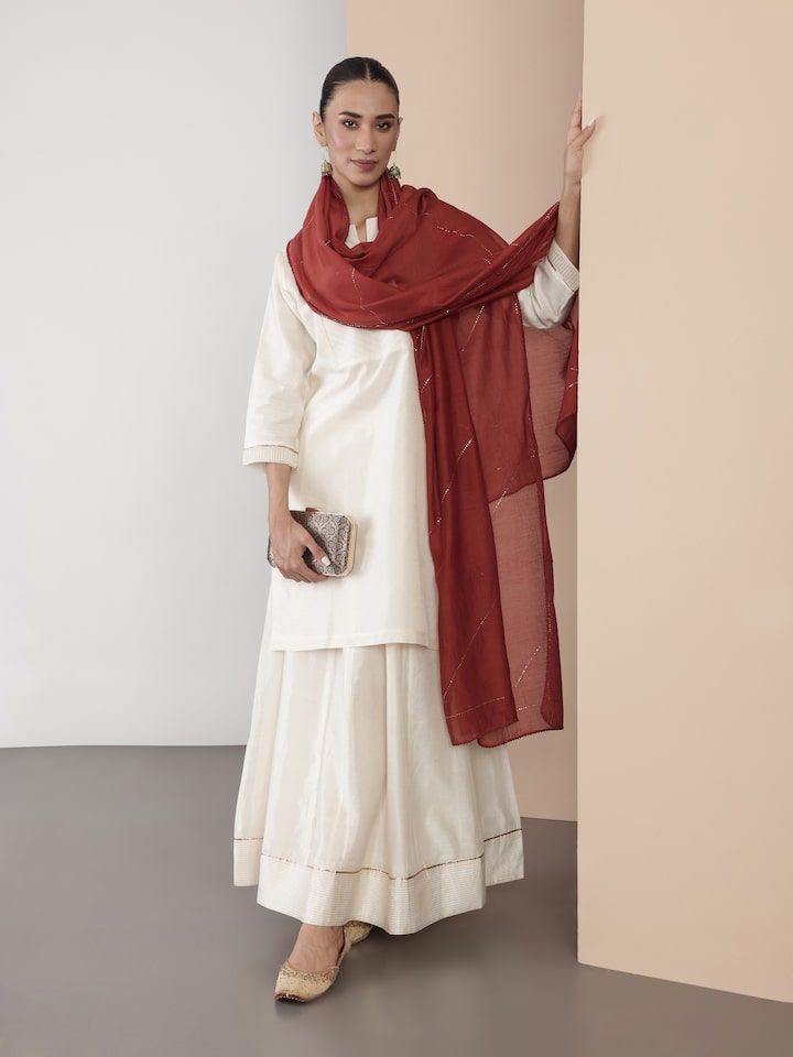 Lifestyle shot emphasizing the versatile elegance and subtle sheen of this Kalidar silhouette.